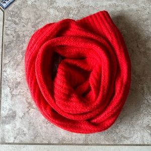5/$25  NWT OLD NAVY red scarf